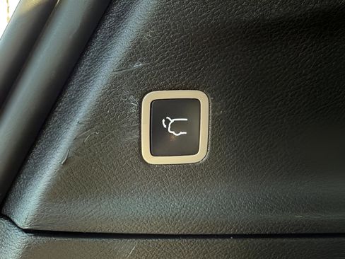 Used 2020 Chrysler Pacifica Touring-L image 10