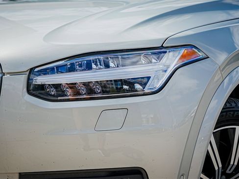 Used 2020 Volvo XC90 T8 Inscription image 3