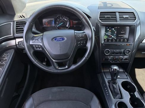 Used 2019 Ford Explorer XLT w/ Equipment Group 202A FWD image 11