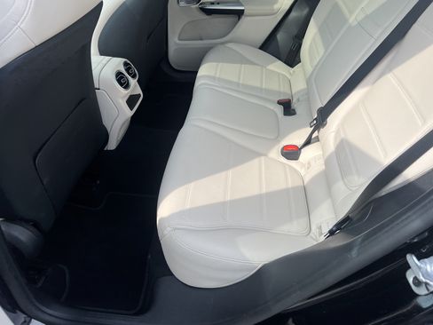 Used 2024 Mercedes-Benz GLC 300 image 33