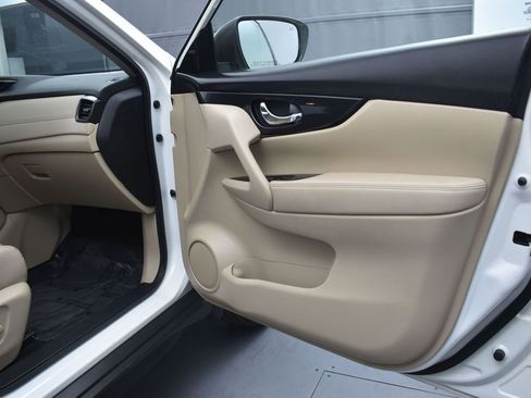 Used 2020 Nissan Rogue SL w/ Premium Package image 24