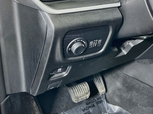 Used 2023 Jeep Grand Cherokee Laredo AWD/4WD image 10