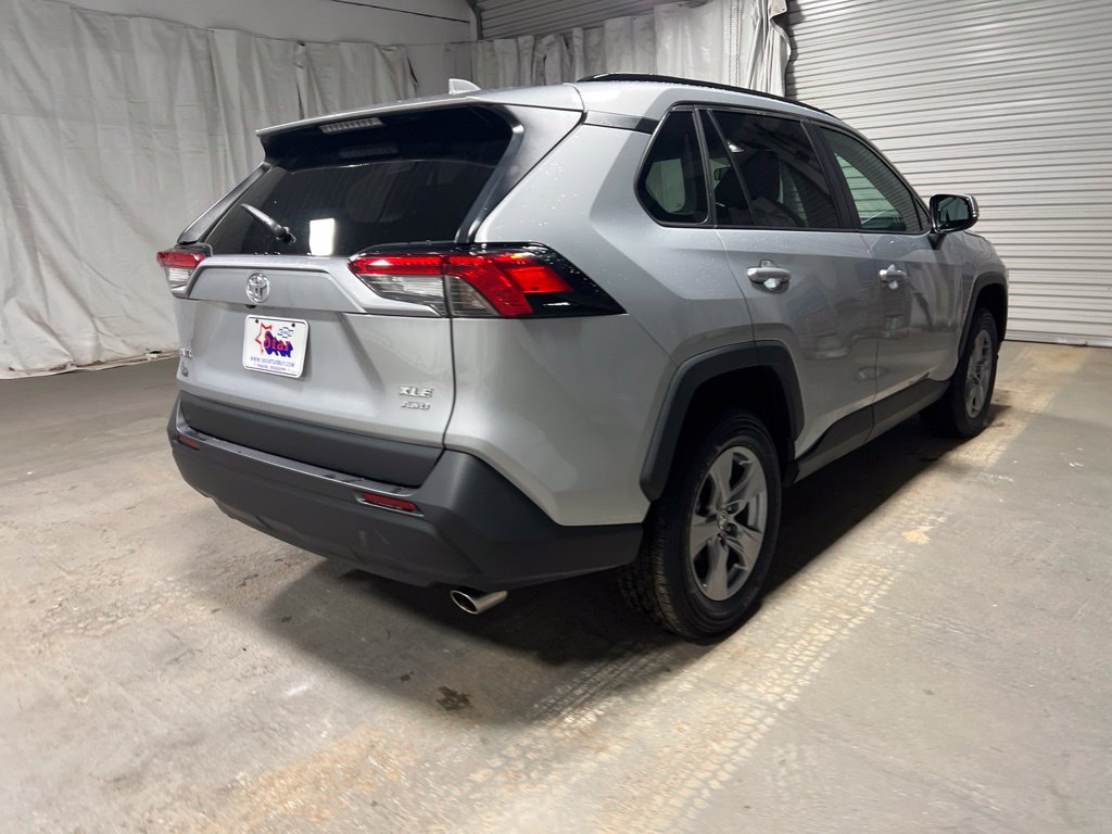 Used 2025 Toyota RAV4 XLE AWD/4WD image 7