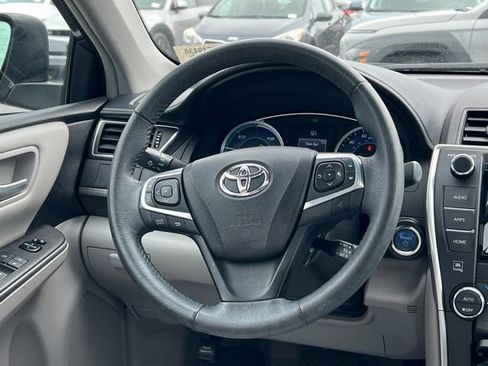 Used 2017 Toyota Camry XLE FWD image 12