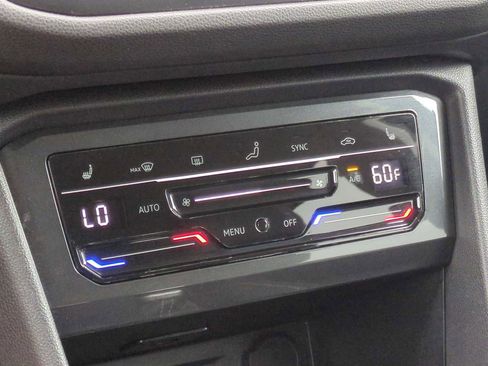 Used 2024 Volkswagen Tiguan SE image 17