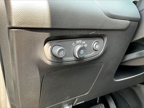 Used 2022 Buick Encore GX Preferred w/ Sport Touring Package FWD image 36