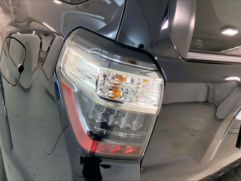 Used 2022 Toyota 4Runner Limited AWD/4WD image 28