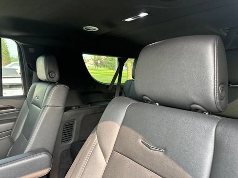 Used 2024 Cadillac Escalade ESV Luxury AWD/4WD image 12