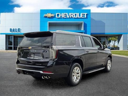 Used 2025 Chevrolet Suburban Premier AWD/4WD image 3