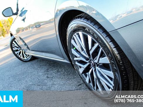 Used 2024 Nissan Altima 2.5 SV image 13