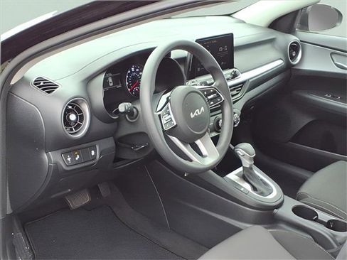 Used 2023 Kia Forte LXS w/ LXS Technology Package image 8