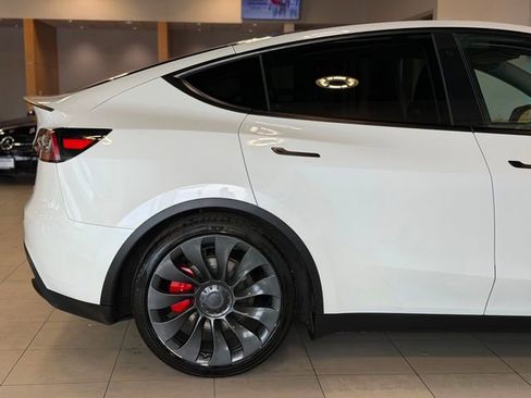 Used 2023 Tesla Model Y Performance AWD/4WD image 17