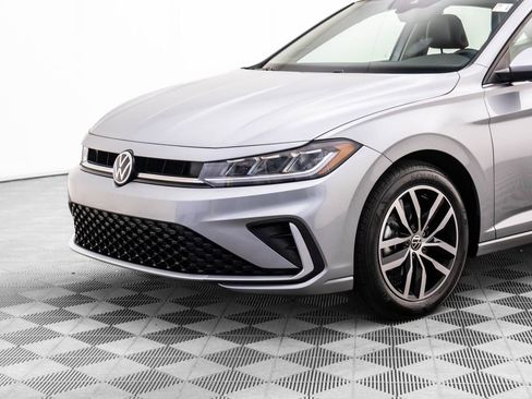 Used 2025 Volkswagen Jetta SE image 30