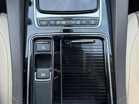 Used 2018 Jaguar F-PACE Prestige image 21