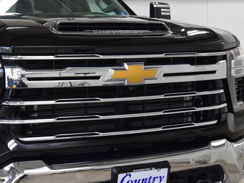 Used 2024 Chevrolet Silverado 2500 LTZ w/ LTZ Convenience Package AWD/4WD image 11