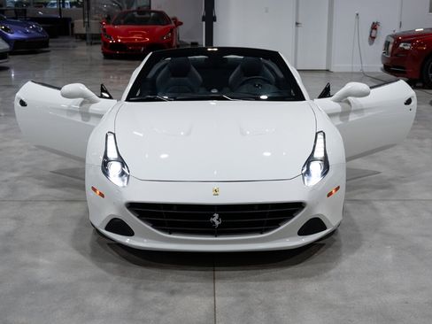 Used 2016 Ferrari California T RWD image 38