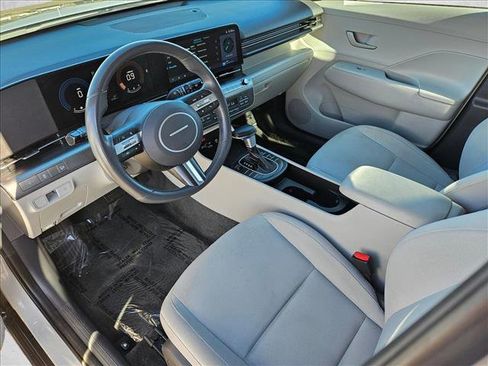 Used 2025 Hyundai Kona SEL image 9