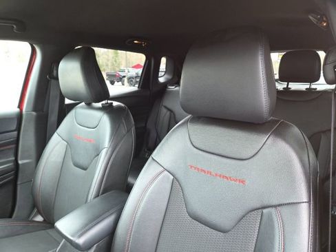 Used 2025 Jeep Compass Trailhawk image 18