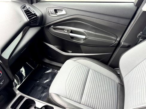 Used 2018 Ford Escape SE w/ SE Sport Appearance Package AWD/4WD image 29