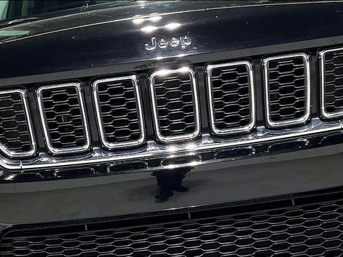 Used 2023 Jeep Grand Cherokee Limited RWD image 35