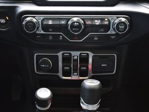 Used 2023 Jeep Wrangler Unlimited Sport AWD/4WD image 35