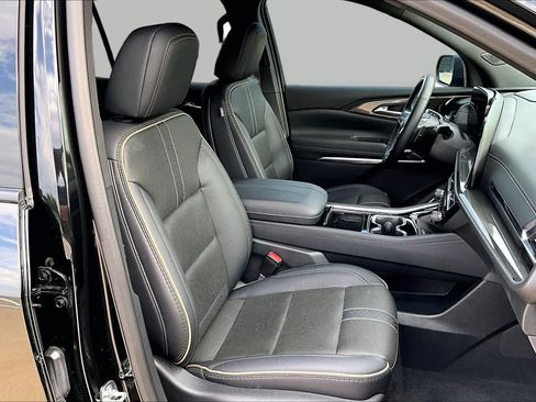 Used 2025 Chevrolet Traverse High Country w/ LPO, Floor Liner Package FWD image 9