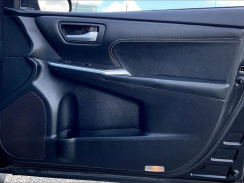 Used 2015 Toyota Camry XLE w/ Moonroof Package image 21