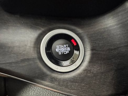 Used 2023 Jeep Grand Cherokee Overland AWD/4WD image 30
