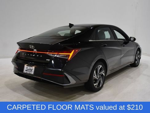 Used 2024 Hyundai Elantra Limited image 4