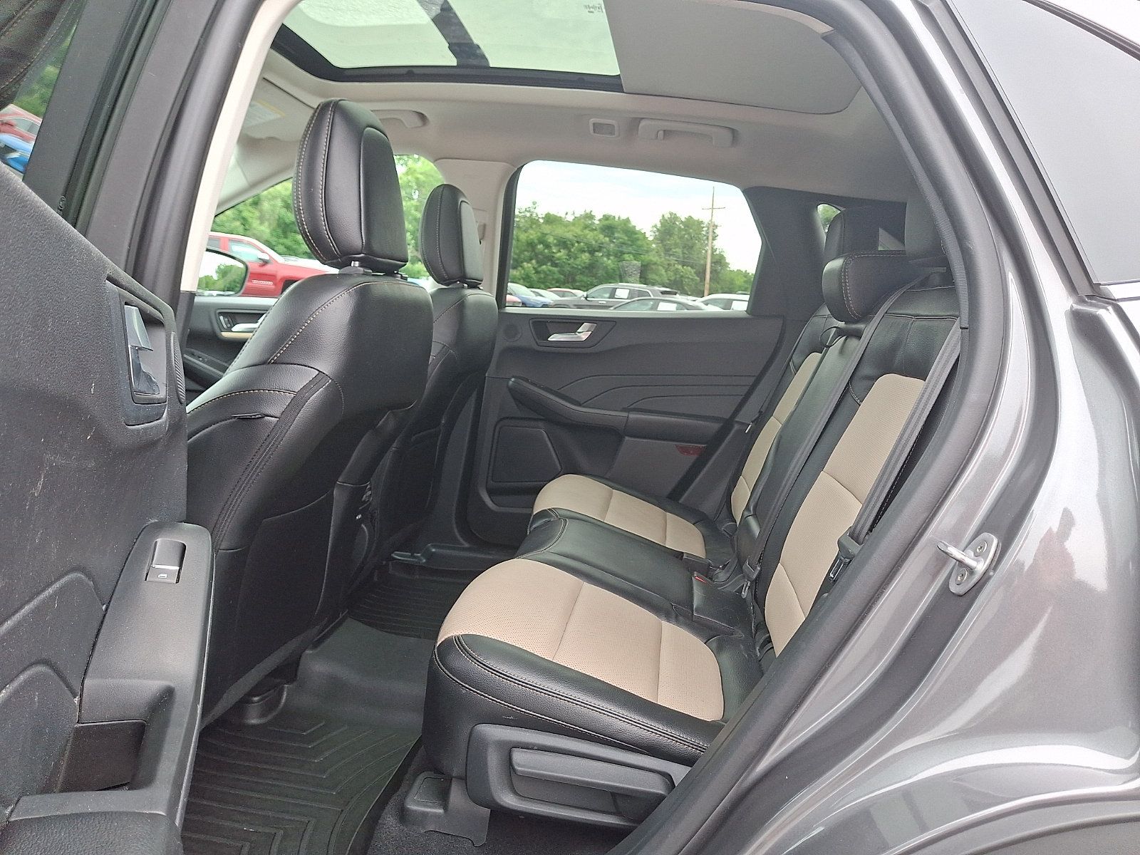 Used 2021 Ford Escape Titanium w/ Titanium Elite Package AWD/4WD image 10