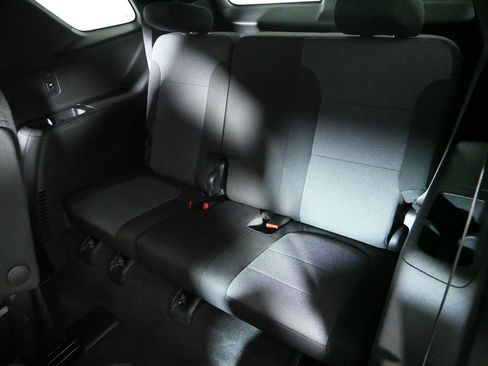 Used 2023 Chevrolet Traverse LT FWD image 33