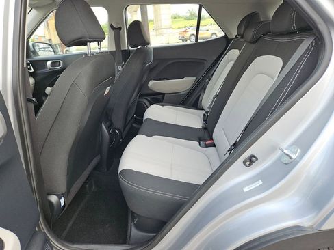 Used 2025 Hyundai Venue SEL FWD image 17