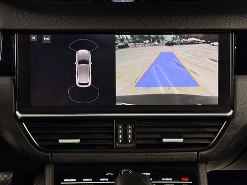 Used 2020 Porsche Cayenne image 16