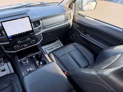 Used 2024 Ford Expedition XLT image 19