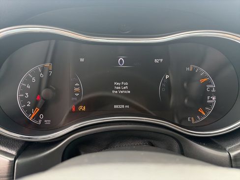 Used 2019 Jeep Grand Cherokee Altitude AWD/4WD image 34