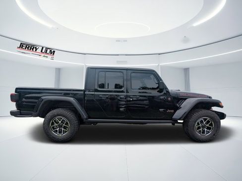 New 2025 Jeep Gladiator Rubicon image 2