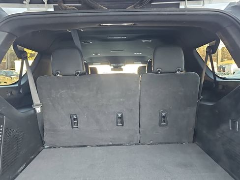 Used 2023 Chevrolet Suburban Premier image 37