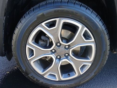 Used 2017 Jeep Renegade Limited image 28