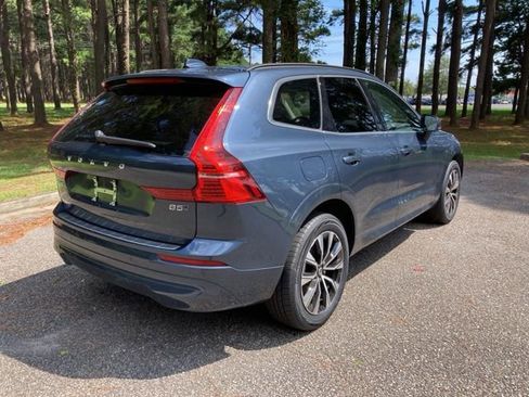 Used 2023 Volvo XC60 B5 Core image 3