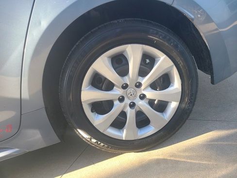 Used 2021 Toyota Corolla LE image 11