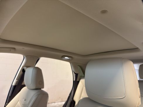 Used 2017 Cadillac XT5 Luxury w/ Driver Awareness Package AWD/4WD image 15