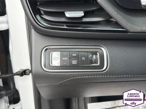 Certified 2025 Buick Enclave Preferred AWD/4WD image 15