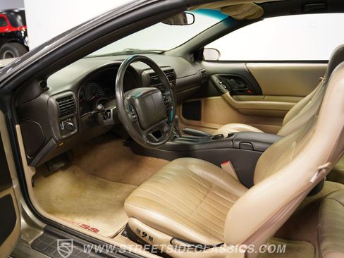 Used 2002 Chevrolet Camaro Z28 w/ SS Performance/Appearance Pkg RWD image 4