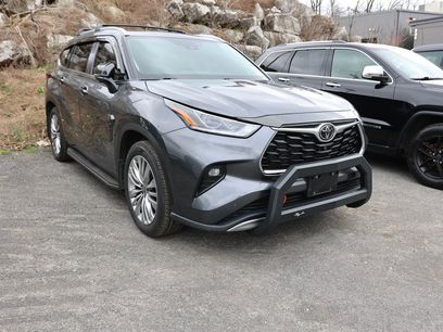 Used 2023 Toyota Highlander Platinum