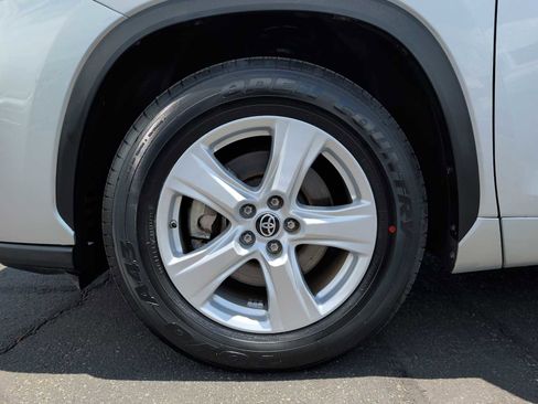 Used 2023 Toyota Highlander L FWD image 18