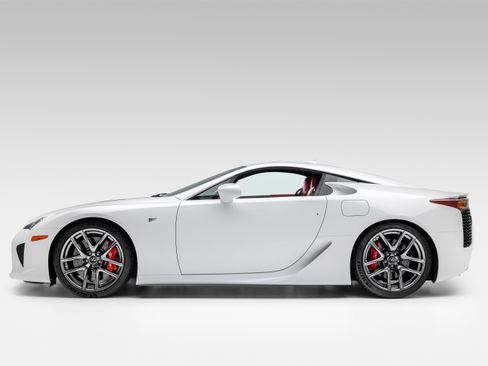 Used 2012 Lexus LFA RWD image 2