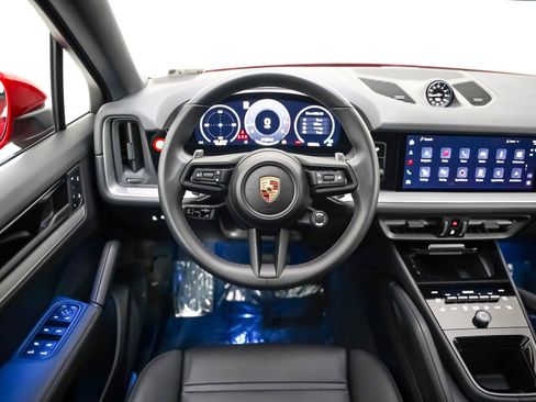 Certified 2025 Porsche Cayenne Coupe image 16