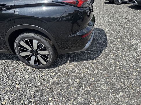 New 2025 Mitsubishi Outlander SE image 10