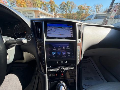 Used 2015 INFINITI Q50 Sport w/ Deluxe Touring Package image 24