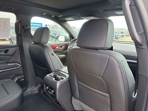 Used 2025 Chevrolet Traverse Z71 w/ Enhanced Driving Package image 53